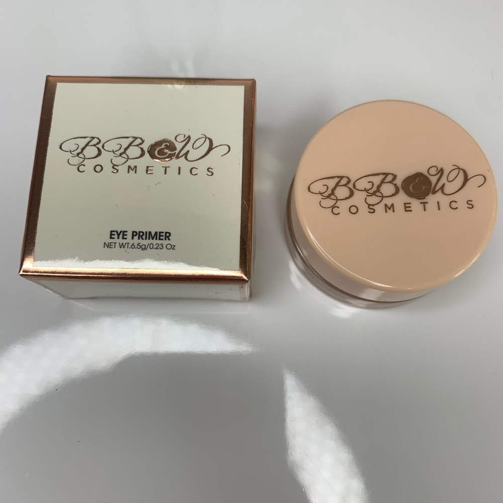 Women Eye shadow primer tone beige